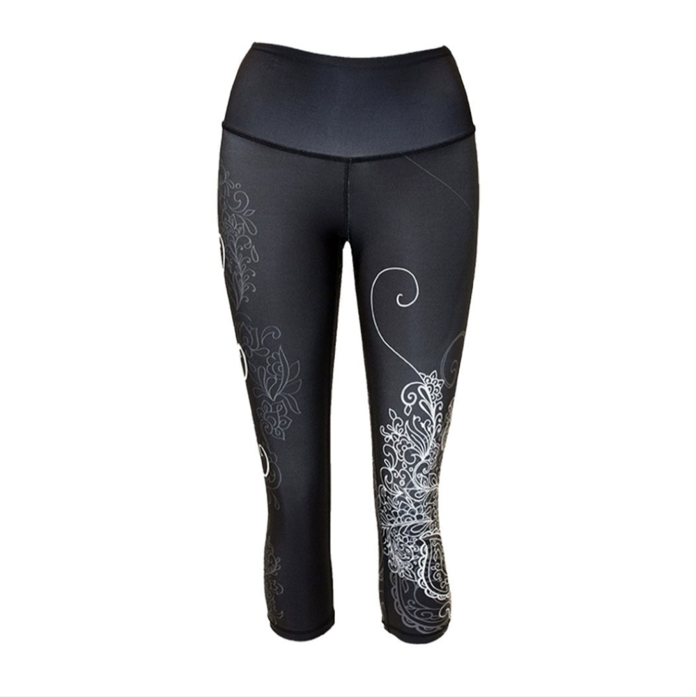 Nominou design Shabeena Black and White Capri